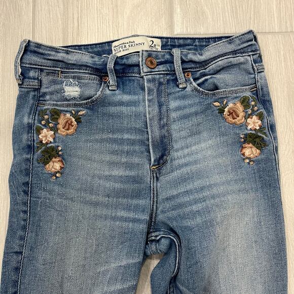 Abercrombie & Fitch Junior's 2R Super Skinny High Rise Floral Embroidery Jeans - Picture 4 of 7